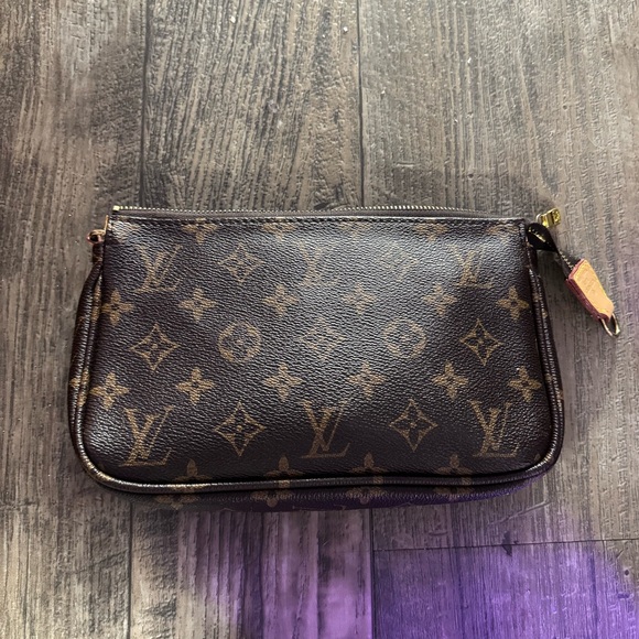 Louis Vuitton Pochette - Picture 1 of 4